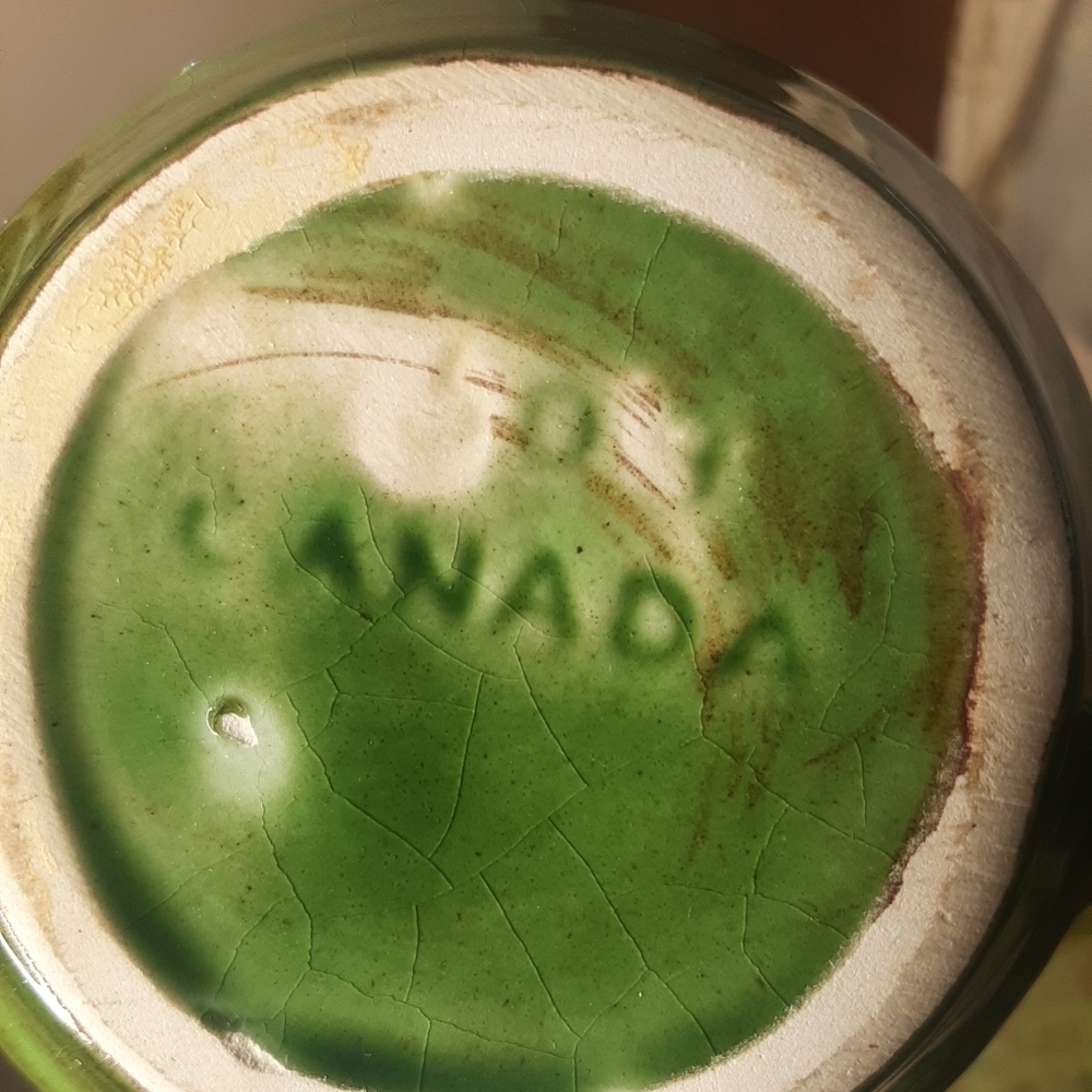 Vintage Canadian Pottery probably ' Evangeline' - Picture 4 of 7